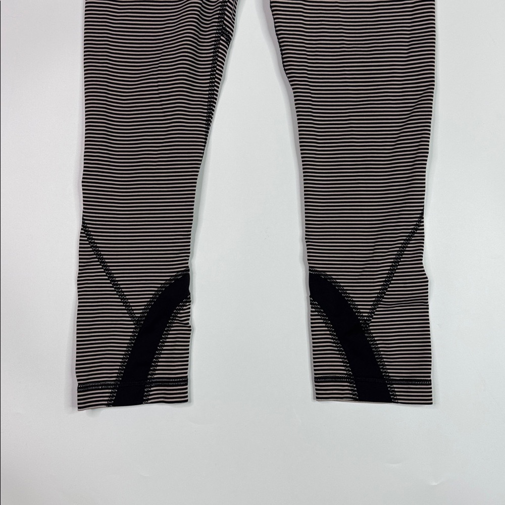 Lululemon Run: Inspire Crop II Leggings Butterfly Striped Print Size 4 - Picture 3 of 9
